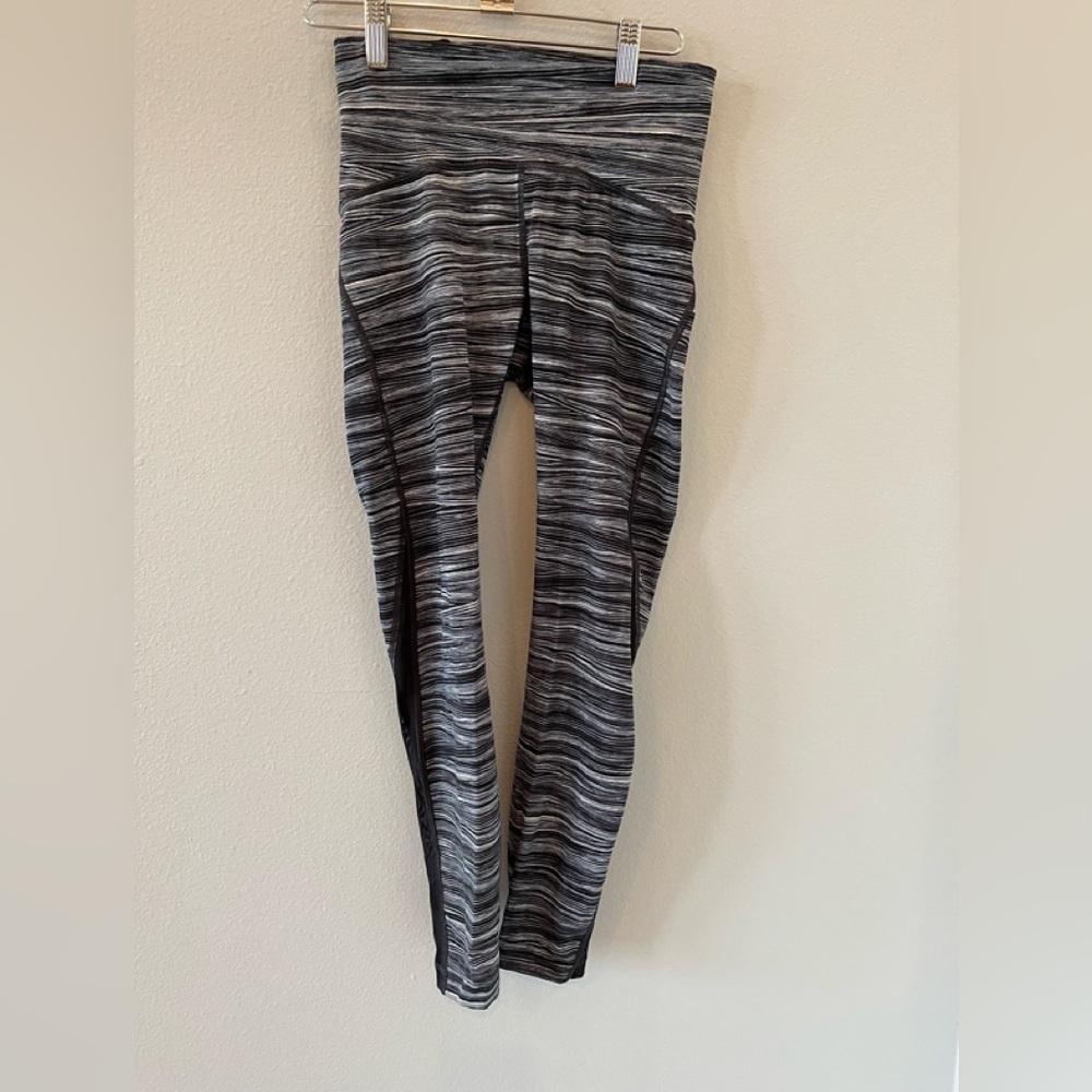 LuLu Lemon athletica leggings.